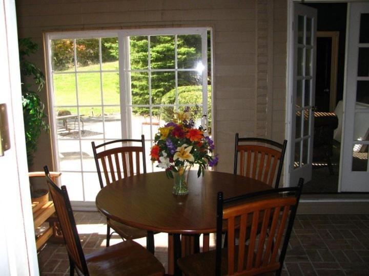 Spruce Hill Inn&Cottages Mansfield Zimmer foto